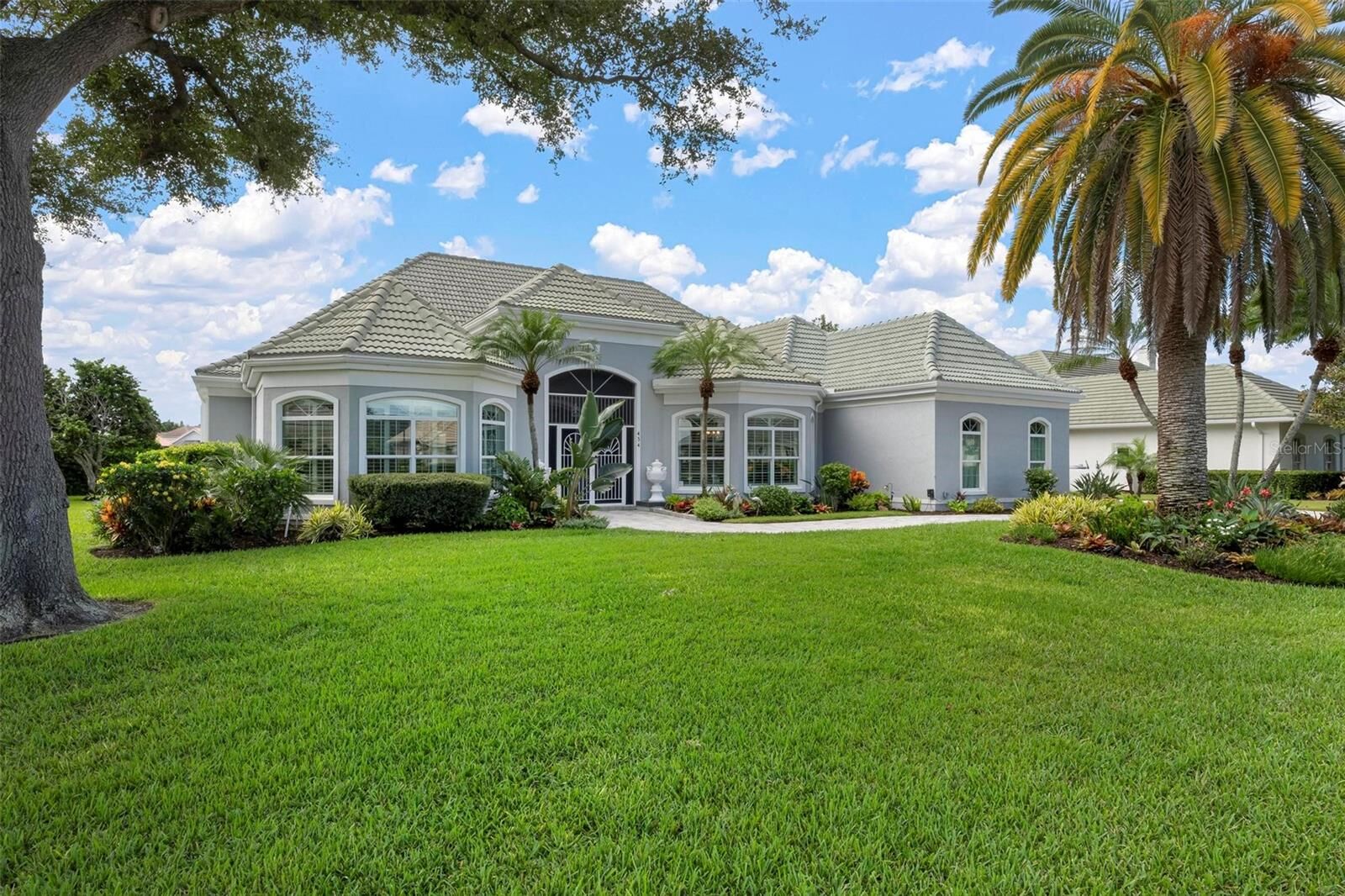 Property Photo: 434 Tremingham Way FL 34293
