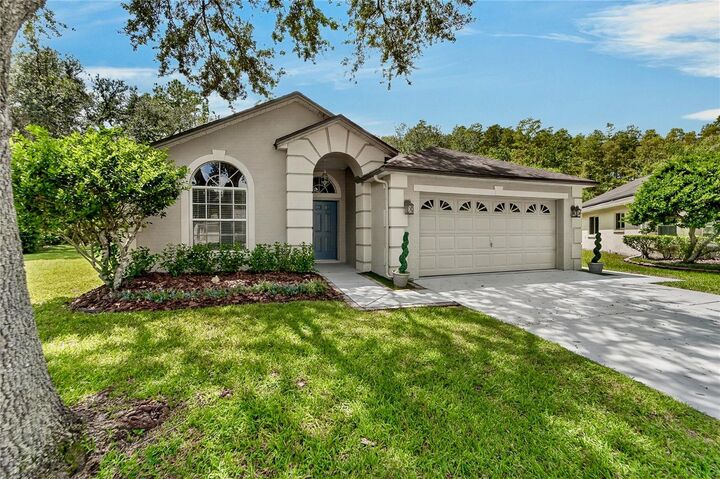 Property Photo: 6106 Chalon Court FL 33558