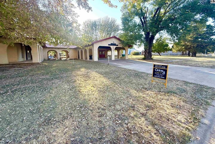 Property Photo:  405 Harper St  KS 67009 