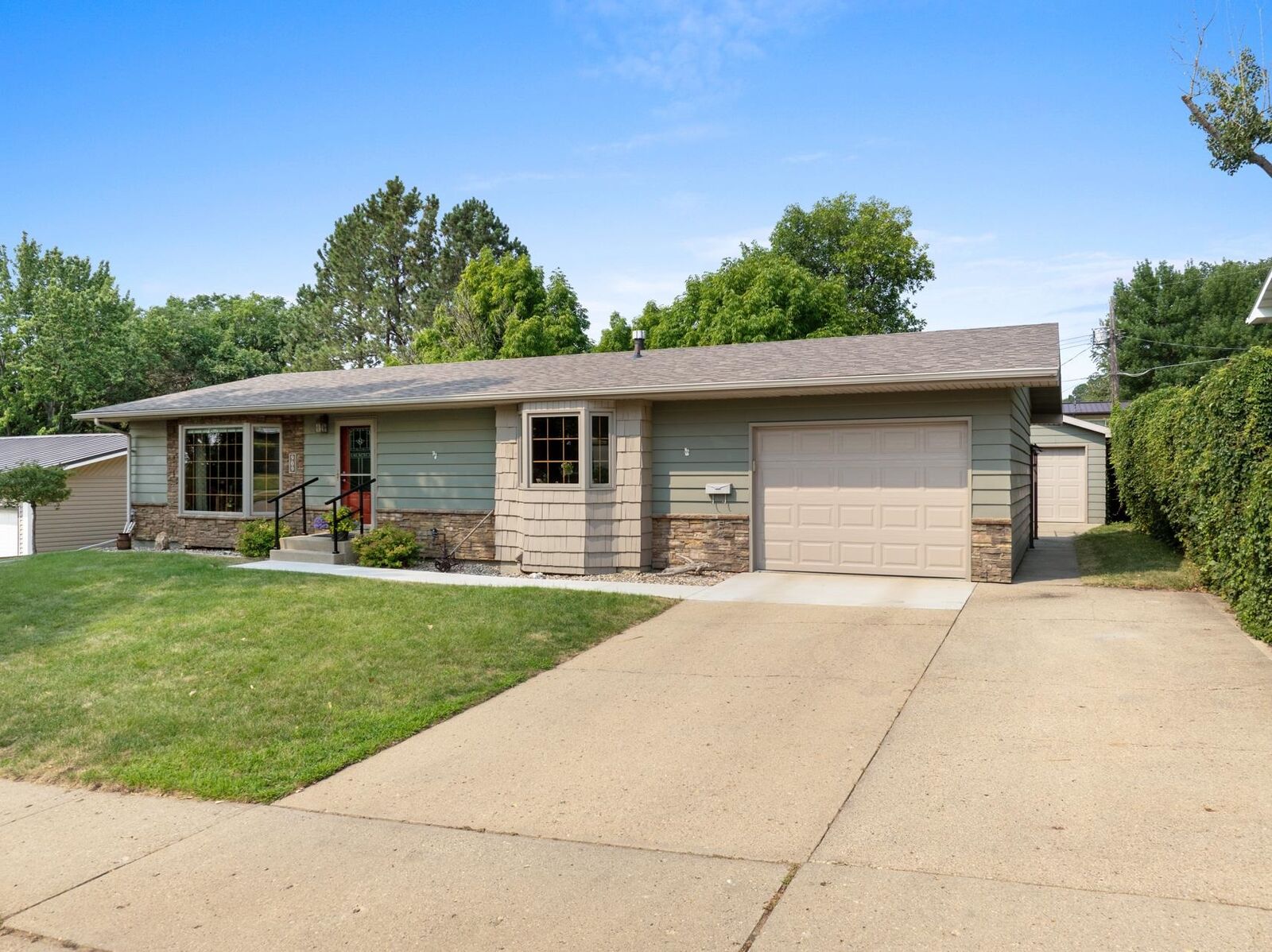 Property Photo:  909 21st St NW  ND 58703 