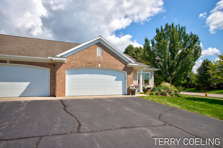 Property Photo: 5924 Elmwood Lake Drive MI 49426