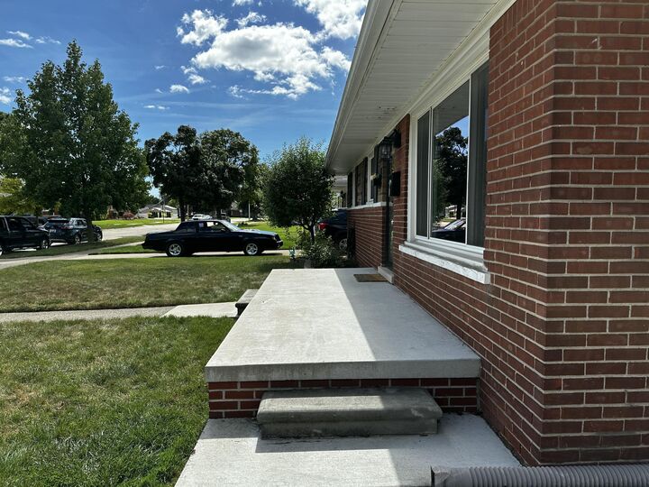 Property Photo:  2728 Pinetree Drive  MI 48183 