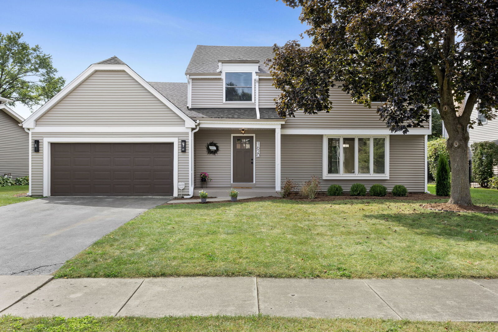 Property Photo: 1620 Hemstock Avenue IL 60189