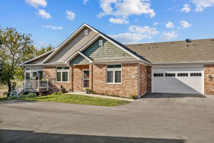 Property Photo:  2 Briden Lane 2  IL 60178 