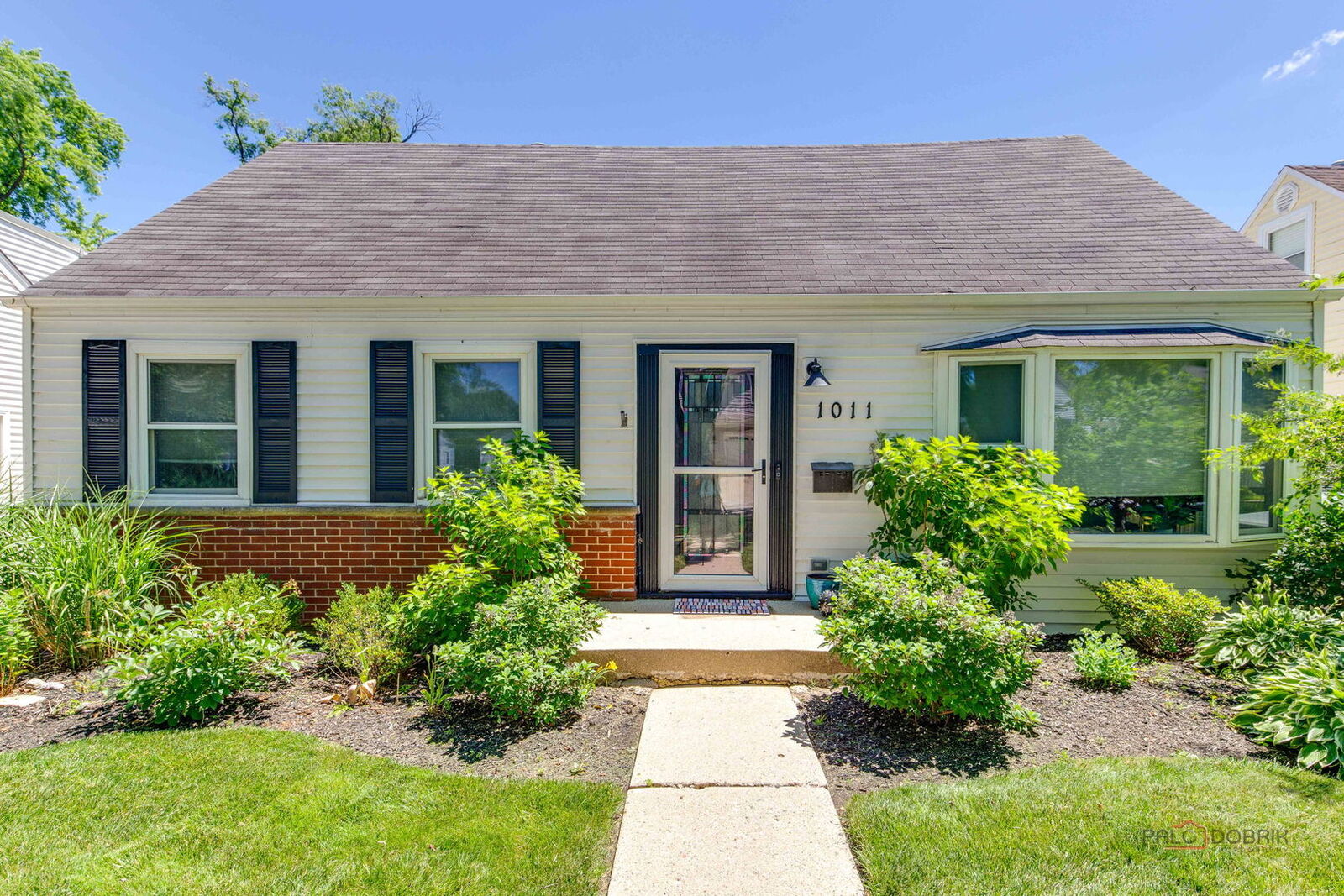 Property Photo: 1011 N Haddow Avenue IL 60004