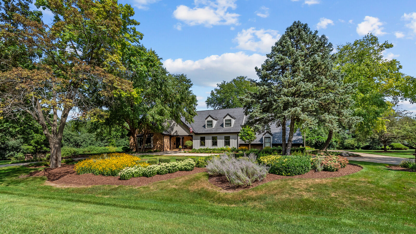 Property Photo:  689 Thompsons Way  IL 60067 
