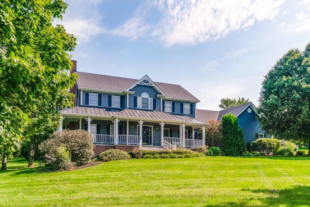 Property Photo:  2904 Fox Knoll Court  IL 60051 