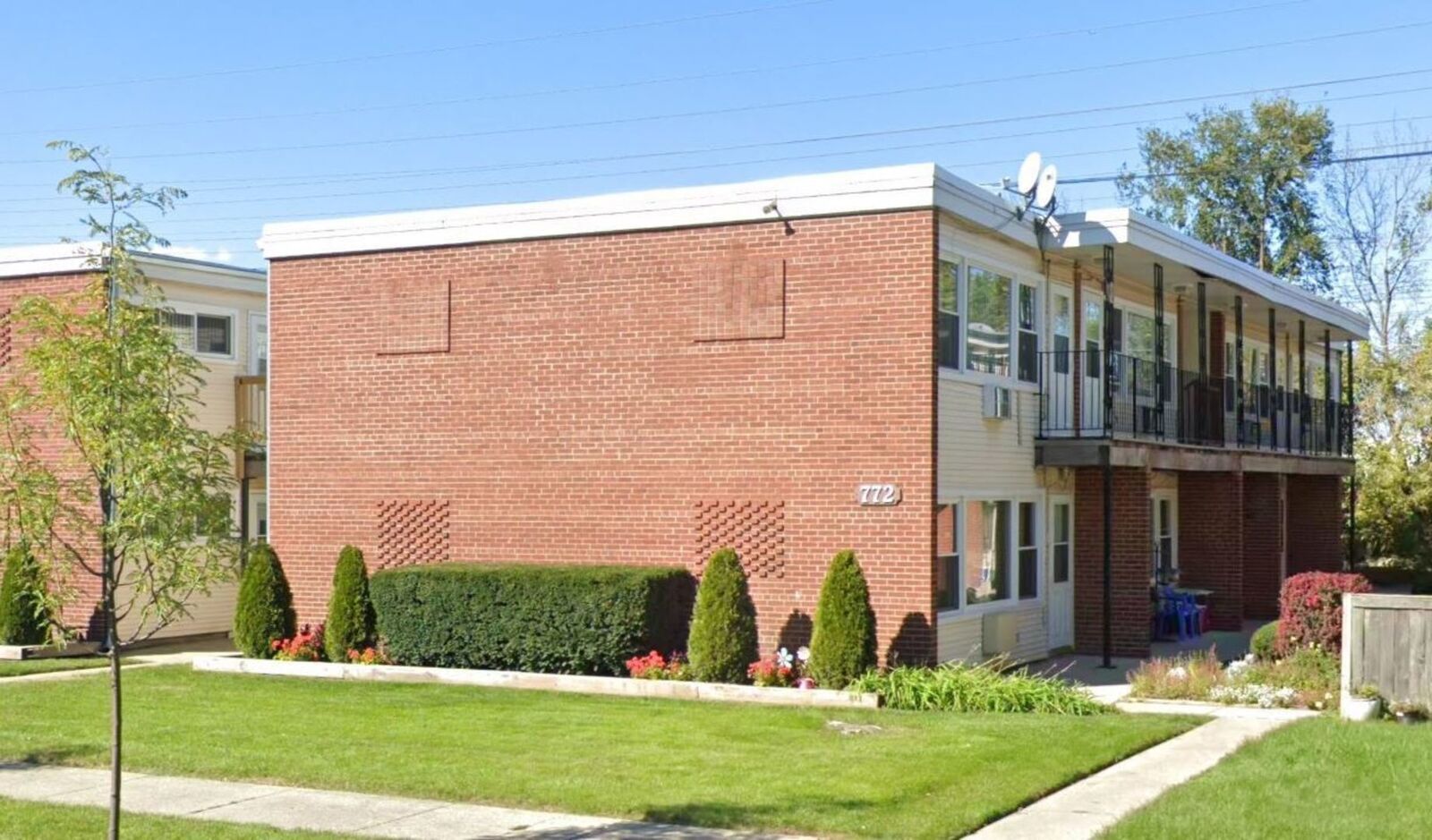 Property Photo: 772 E 5th Court A IL 60016
