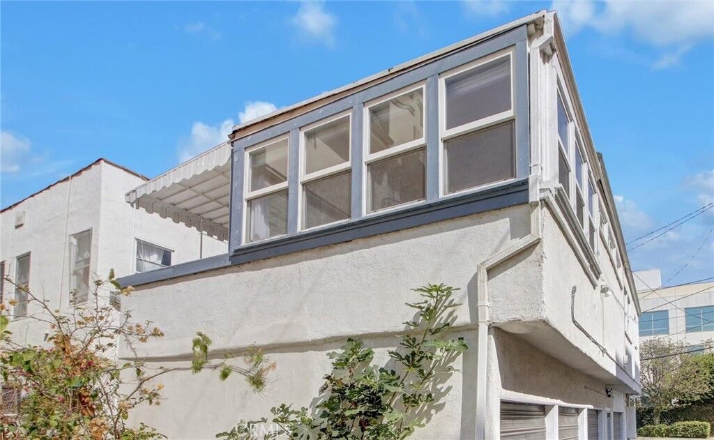 Property Photo: 124 S Elm Drive 9 CA 90212