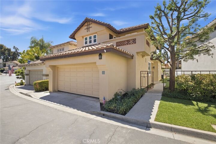 Property Photo:  4 Via Jacinto  CA 92688 