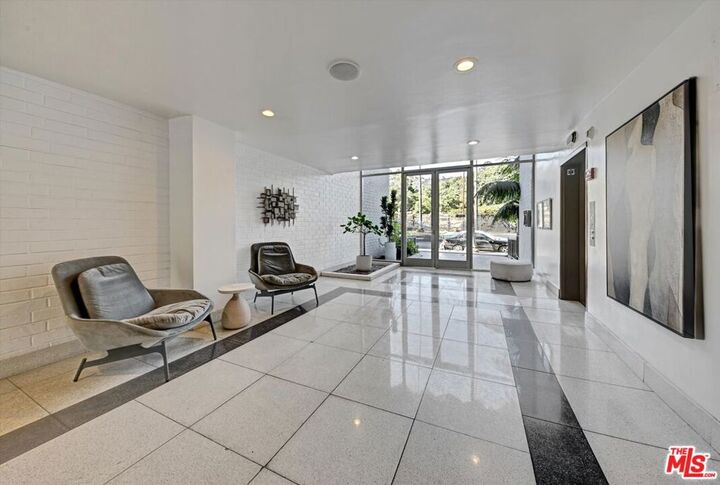 Property Photo:  7560 Hollywood Boulevard 106  CA 90046 