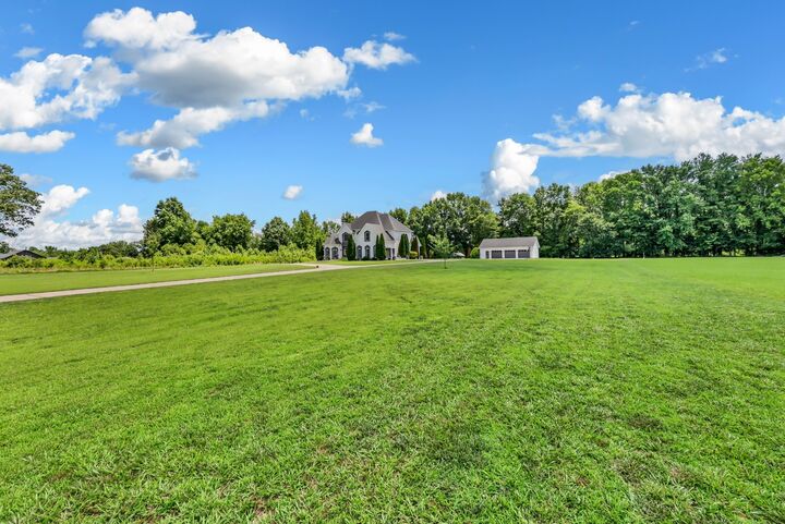 Property Photo: 865 Butts Dr TN 37042