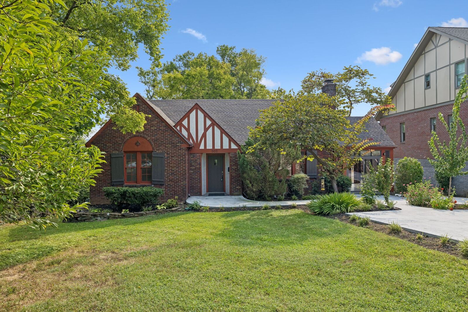 Property Photo:  502 32nd Ave S  TN 37212 