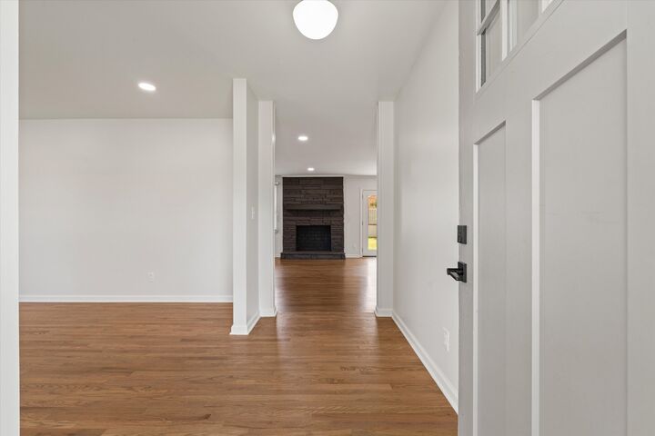 Property Photo:  203 Oak Hill Dr  TN 37087 