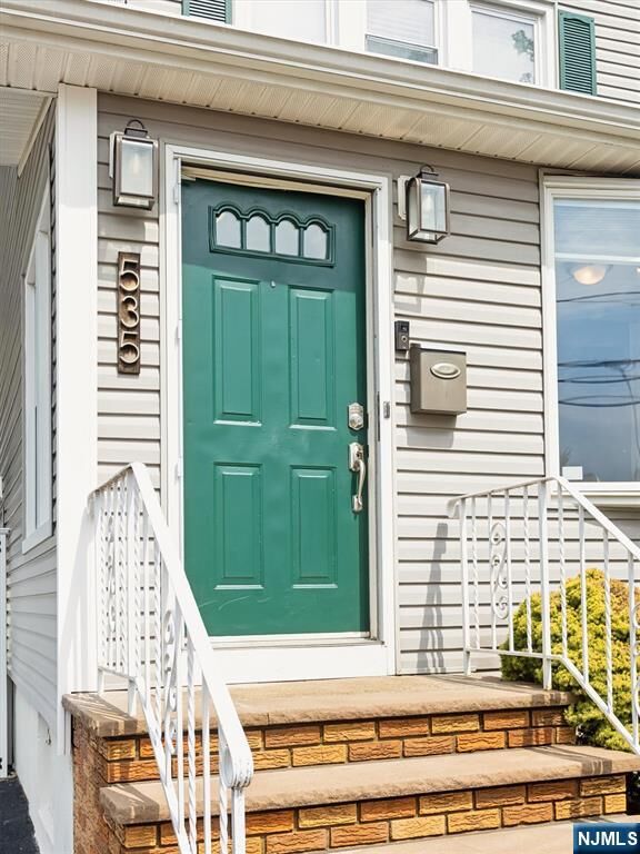 Property Photo:  535 Freeman Street  NJ 07071 