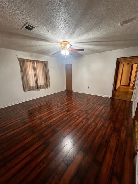 Property Photo: 402 Phoenix Square LA 70403