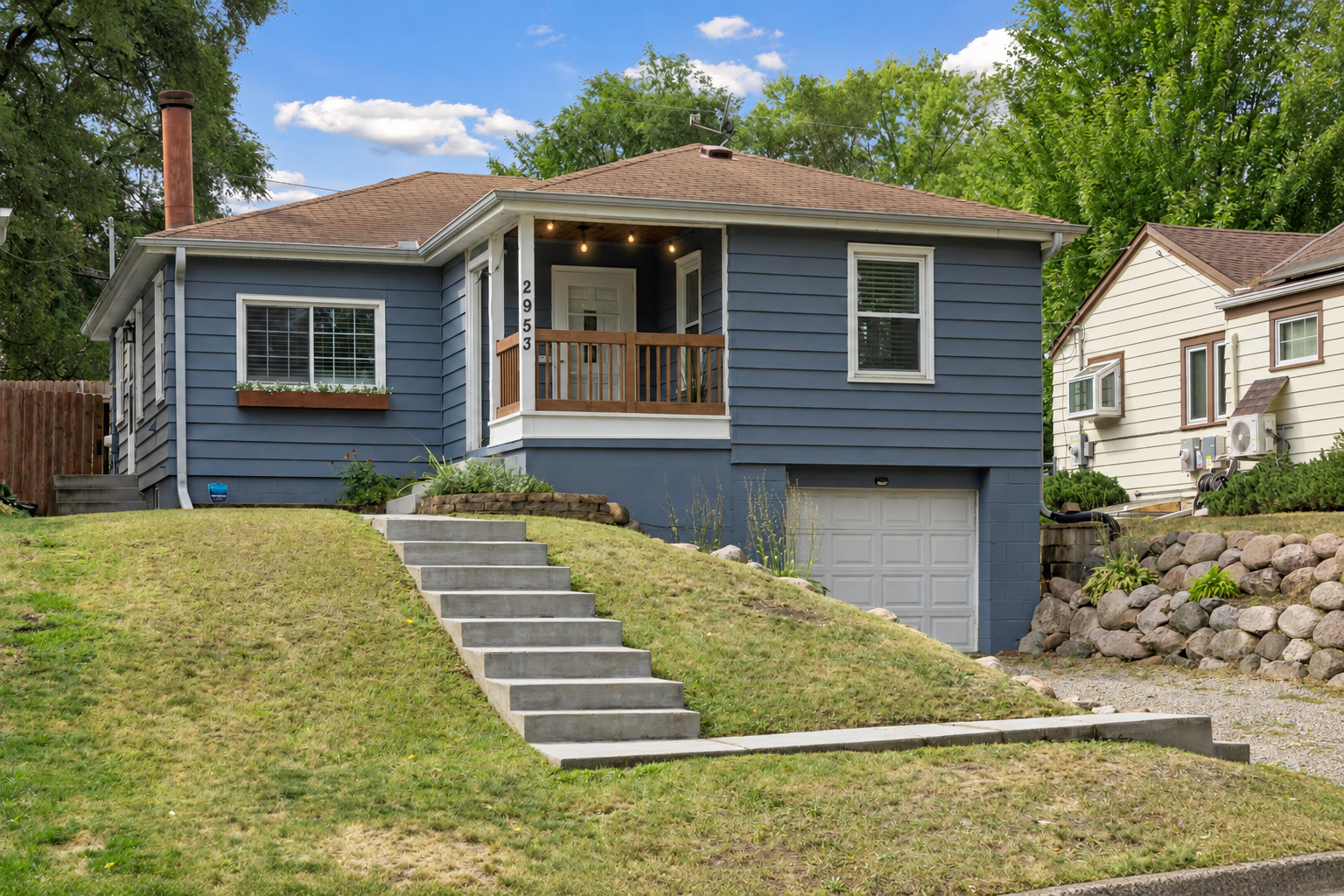 Property Photo:  2953 Ewing Avenue N  MN 55422 