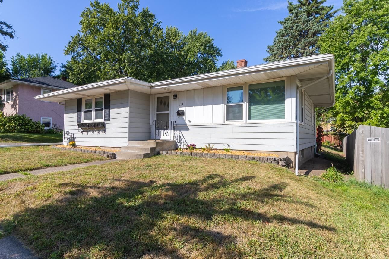 Property Photo:  717 Hall Avenue  MN 55107 