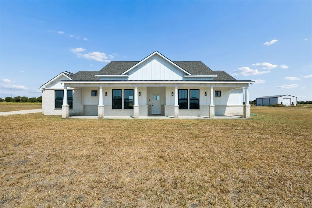 Property Photo: 1224 Durham Lane TX 76033