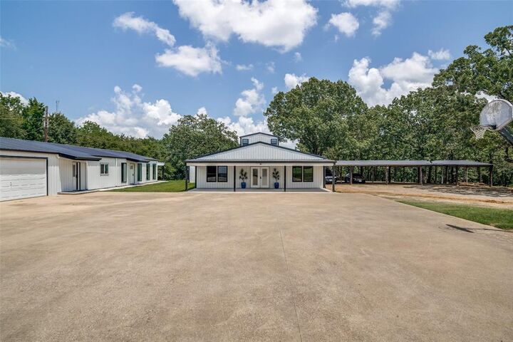 Property Photo:  558 Private Rd 7423  TX 75440 