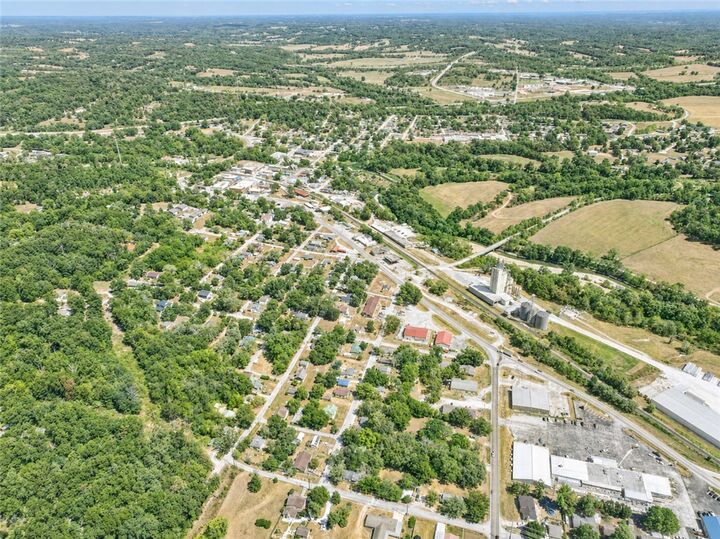 Property Photo:  510 4th Street  MO 64831 