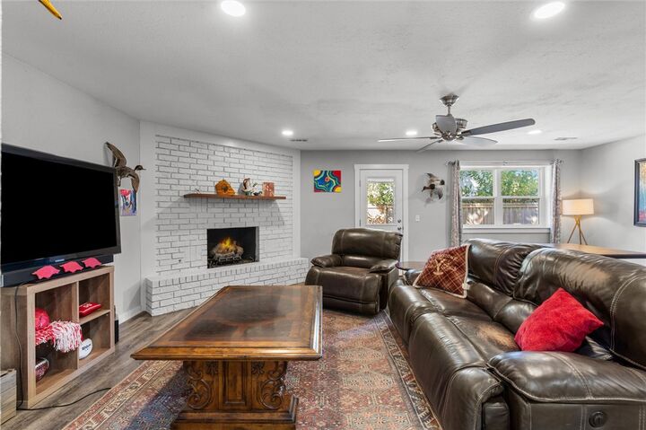 Property Photo:  1100 S 27th Street  AR 72758 