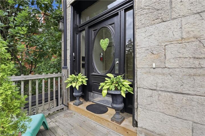 Property Photo:  98 Duke Street 2nd  ON L8P 1X5 