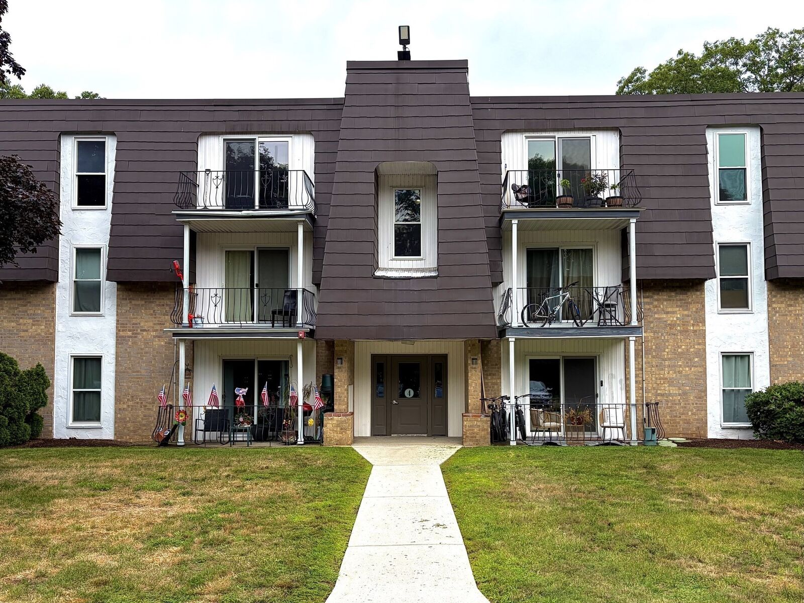 Property Photo:  4 Kennedy Lane 6  MA 01757 