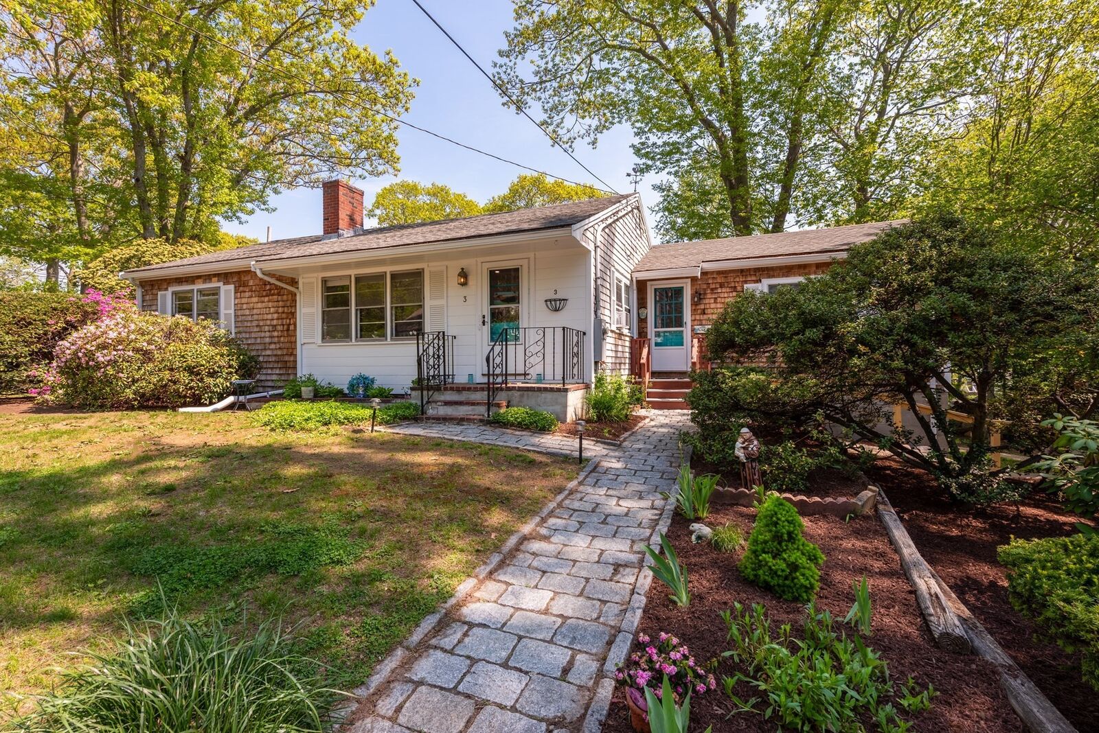 Property Photo:  3 Marthas Ln  MA 01966 