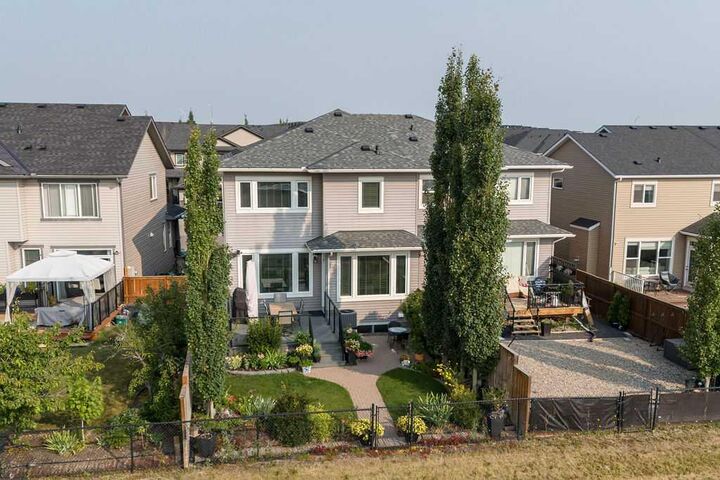 Property Photo:  212 Evansglen Close NW  AB T3P 0P2 