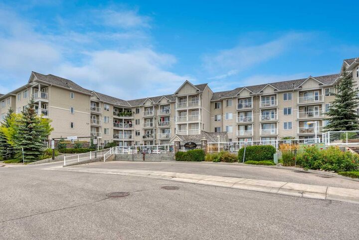 Property Photo:  500 Rocky Vista Gardens NW 315  AB T3G 0C3 