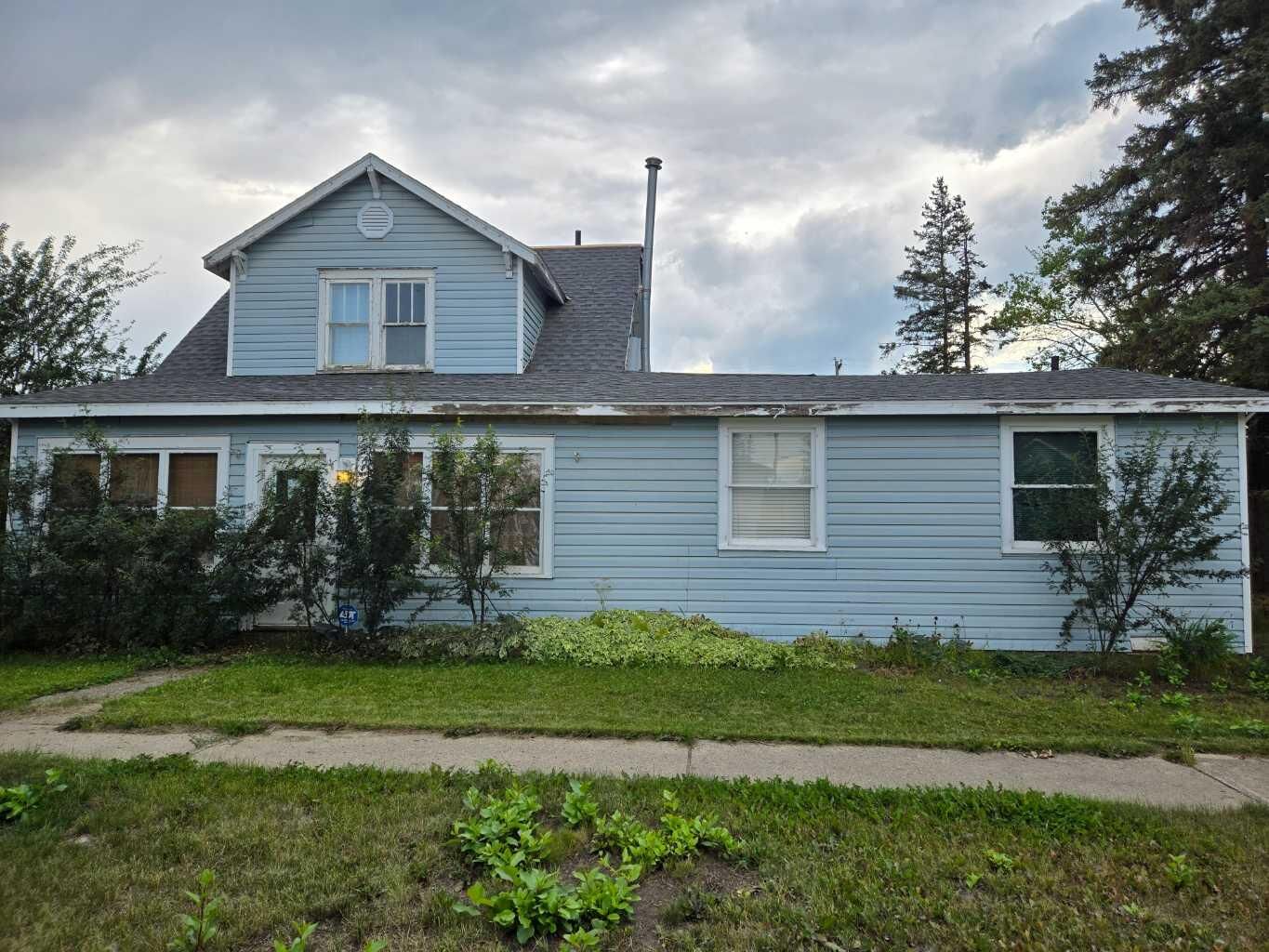 Property Photo:  10111 102 Avenue  AB T0H 2C0 