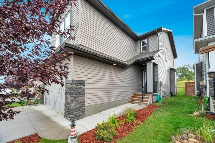 Property Photo:  32 Lakewood Circle  AB T1P 0G6 