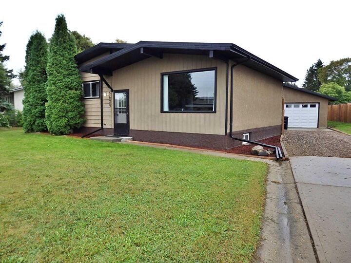 Property Photo:  5629 Park Drive  AB T9X 1V4 