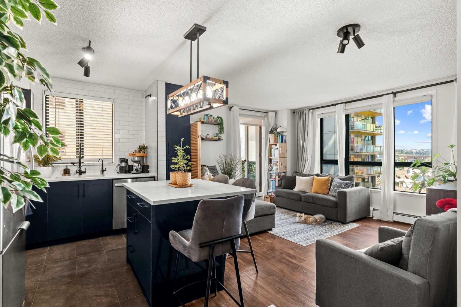 Property Photo:  1111 6 Avenue SW 717  AB T2P 5M5 