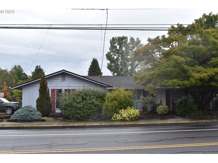 Property Photo:  2110 Birchwood Ave  OR 97401 