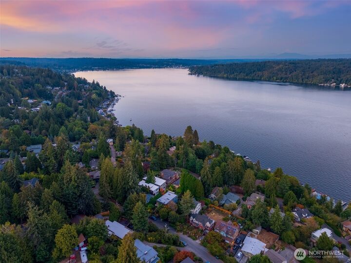 Property Photo: 12069 Lakeside Place NE WA 98125