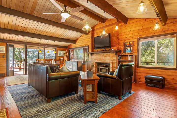 Property Photo: 2110 Gull Way WA 98282