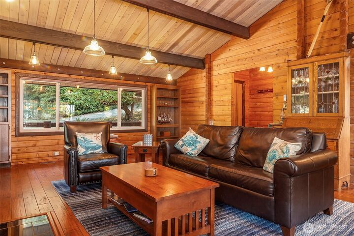Property Photo: 2110 Gull Way WA 98282