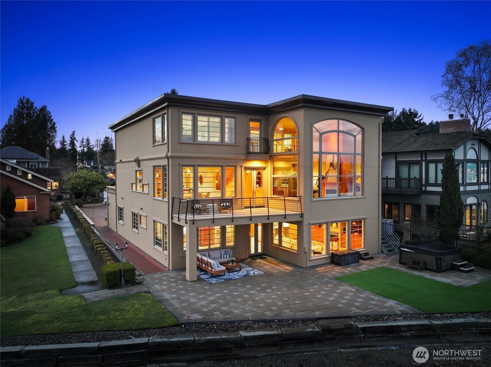 Property Photo: 4701 NE Shore Place WA 98155