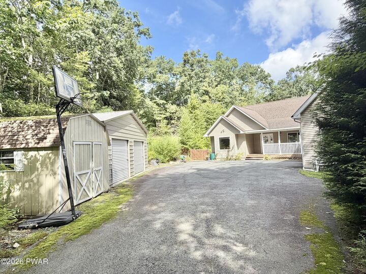 Property Photo:  809 Maple Leaf Court  PA 18428 