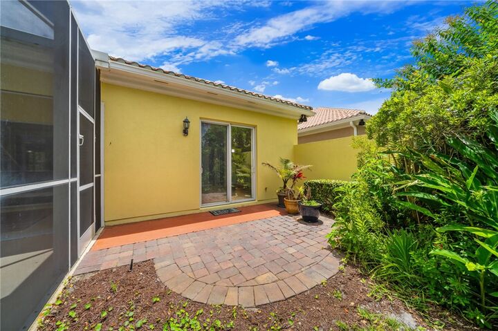 Property Photo:  5422 Barbados Square  FL 32967 