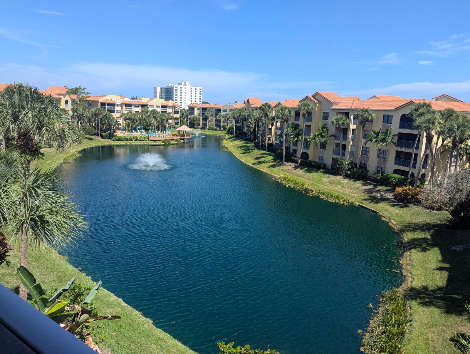 Property Photo:  200 Uno Lago Drive 405  FL 33408 