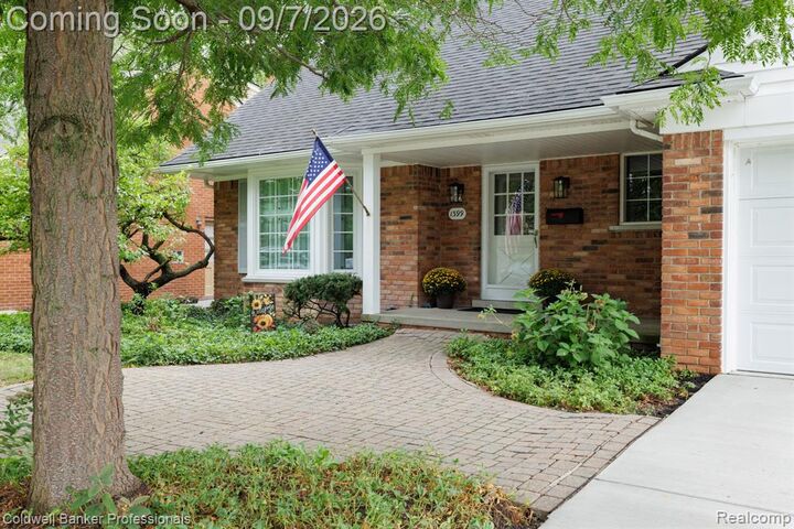 Property Photo: 1399 Edmundton Drive MI 48236