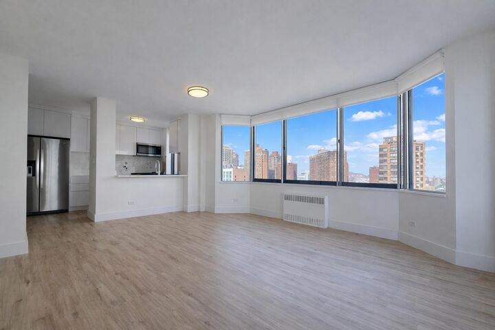 Property Photo:  1735 York Avenue 16B  NY 10128 