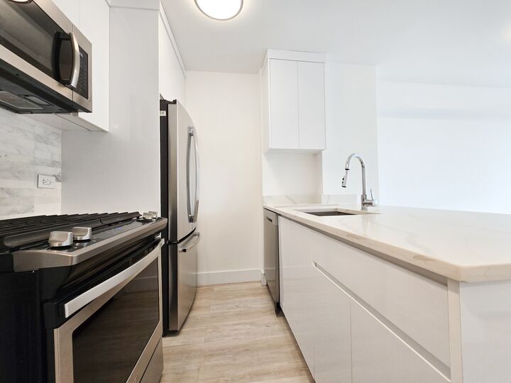 Property Photo:  1735 York Avenue 8E  NY 10128 
