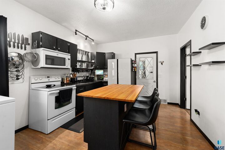 Property Photo:  117 W 1st St  SD 57039 