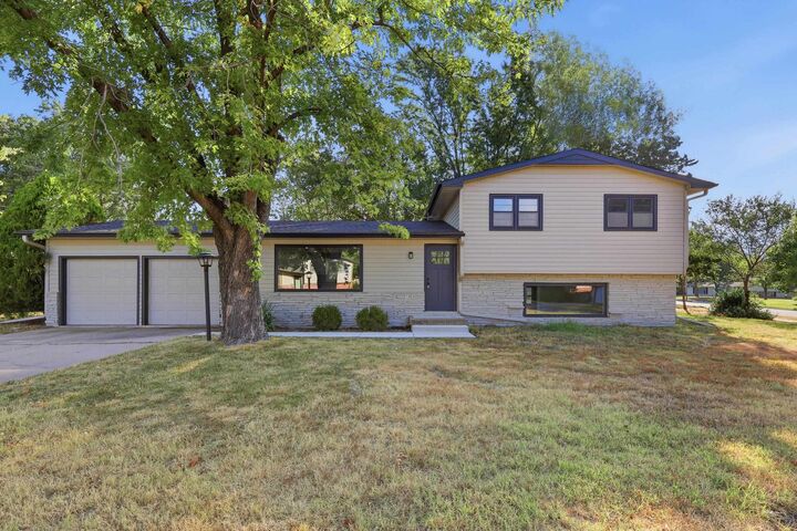 Property Photo: 7424 W 11th St N KS 67212