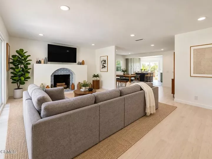 Property Photo:  10332 Woodbridge Street  CA 91602 