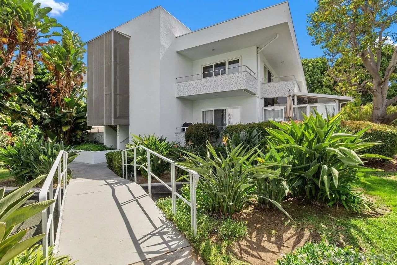 Property Photo:  2368 Torrey Pines Road 66  CA 92037 
